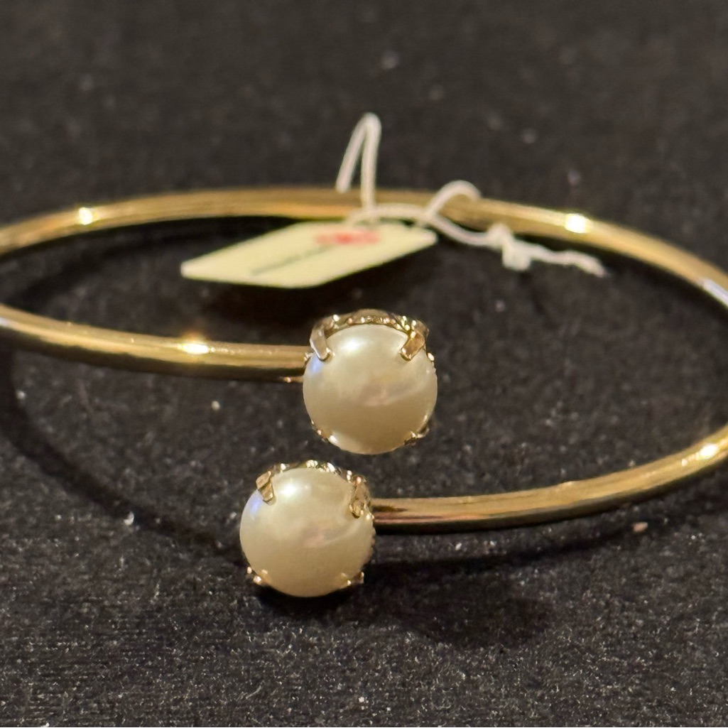 And Lovely Elegant Gold And Faux Pearl Women's Bangle
